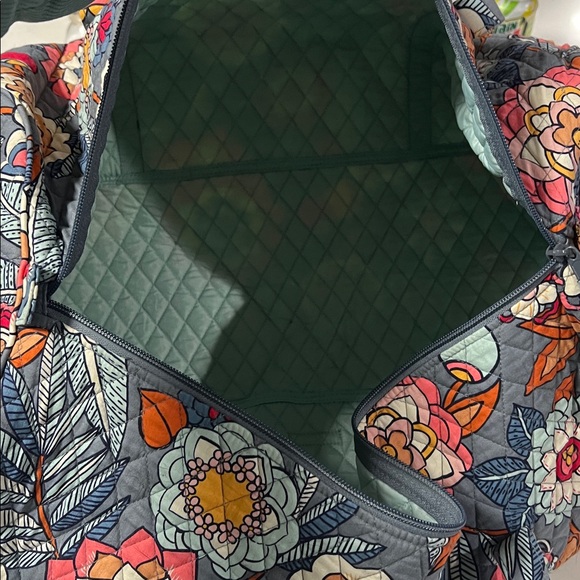 Floral Quilted Vera Bradley - Picture 4 of 4